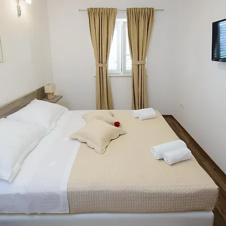 Apartment Violeta 1 With Private Terrace